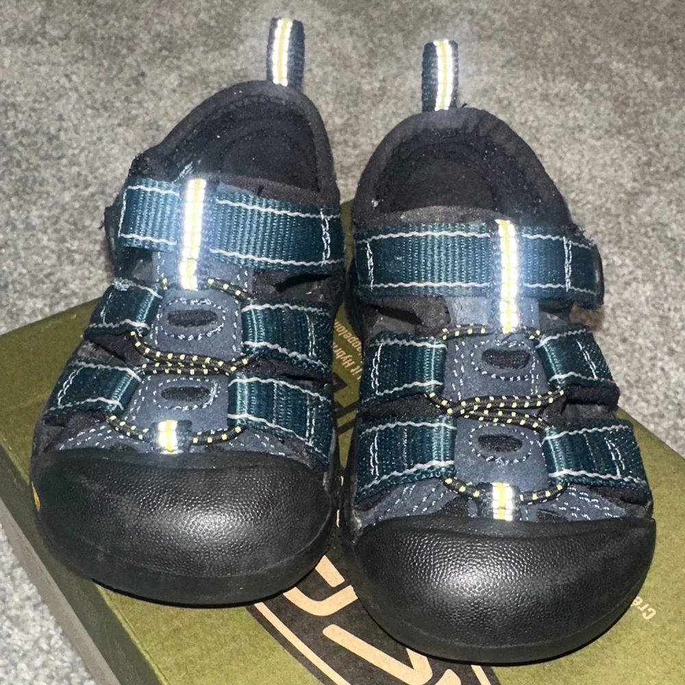 Keen Kids Navy and Yellow-Accent Closed-Toe Sandals - Picture 3 of 5